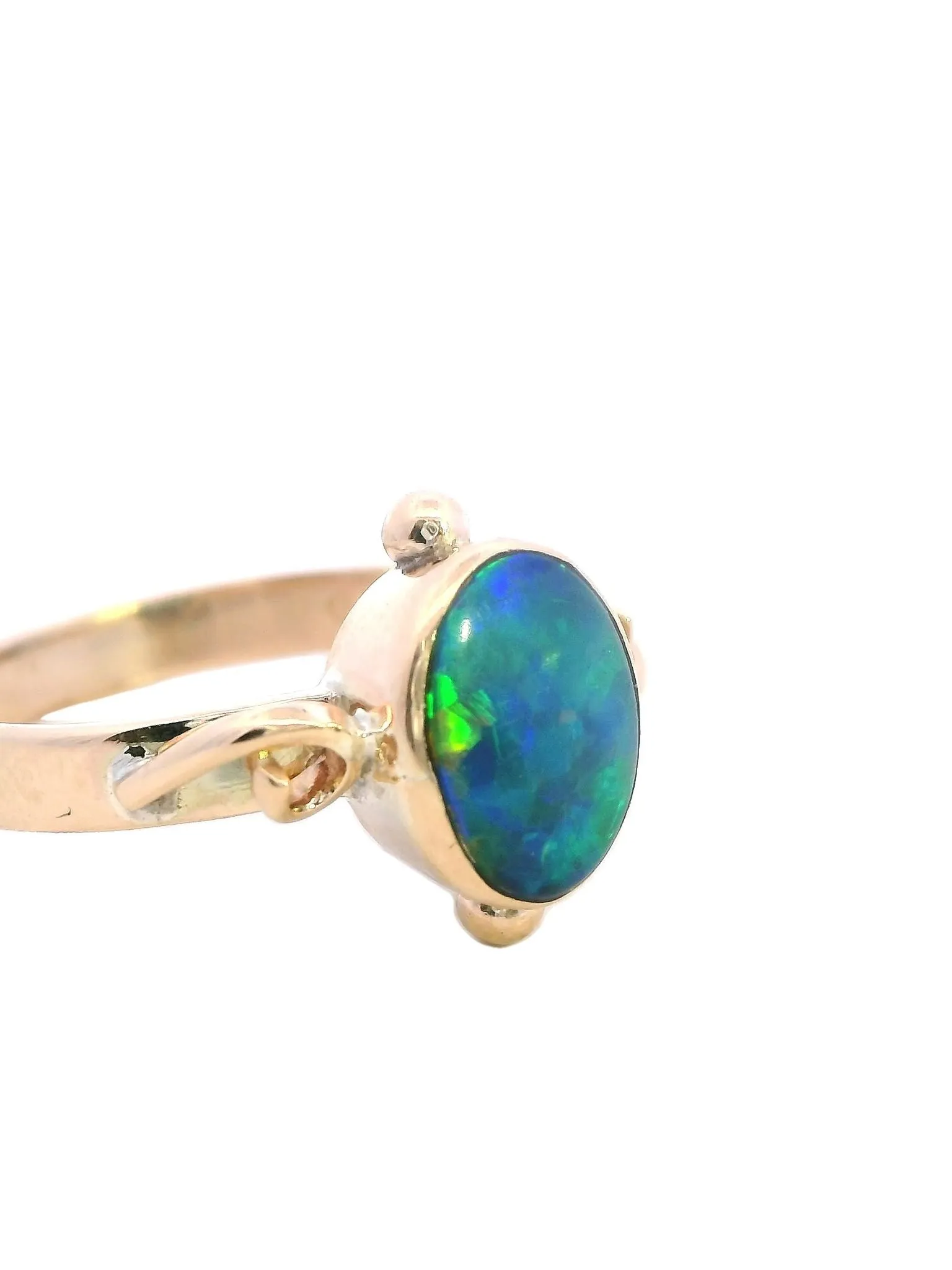 Mesmerizing Yellow Gold Opal Ring with Enchanting Play of Colours