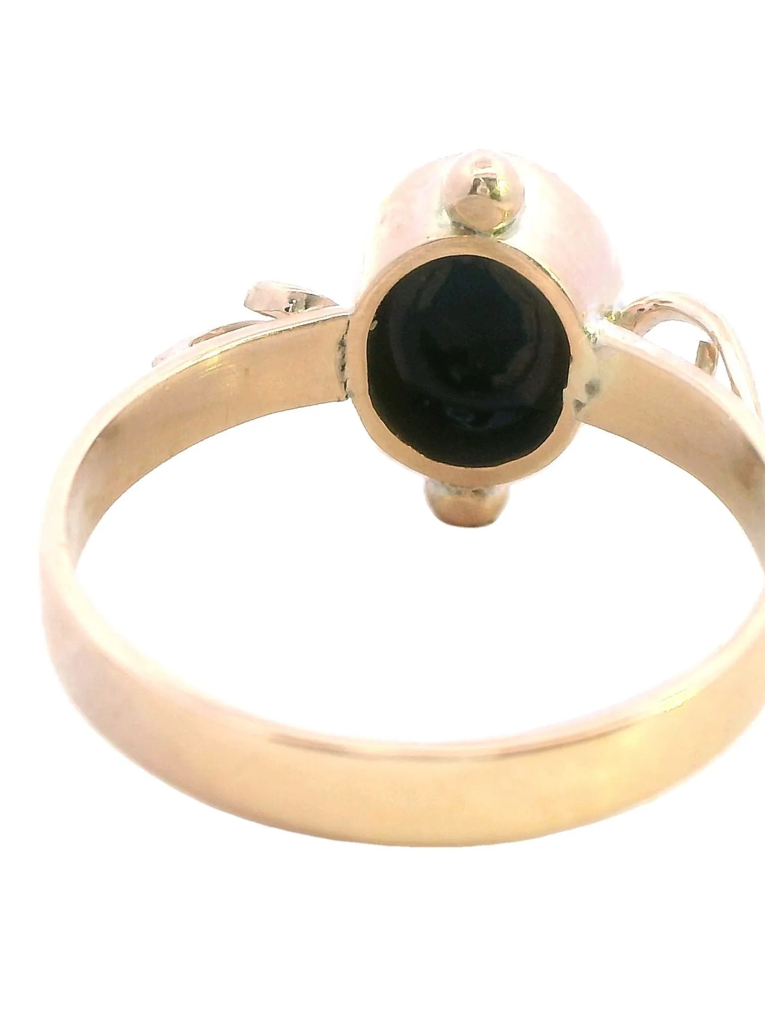 Mesmerizing Yellow Gold Opal Ring with Enchanting Play of Colours