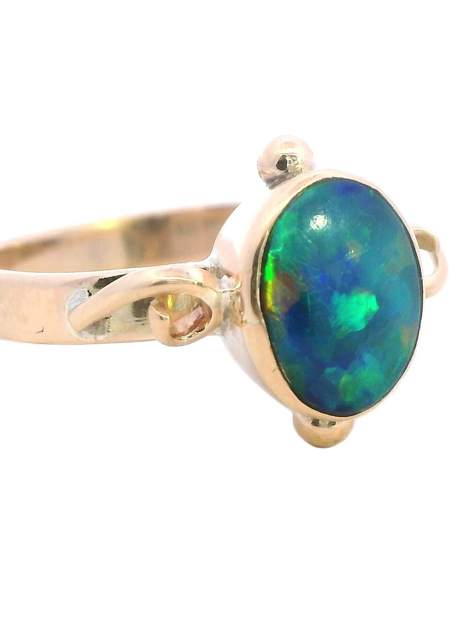 Mesmerizing Yellow Gold Opal Ring with Enchanting Play of Colours