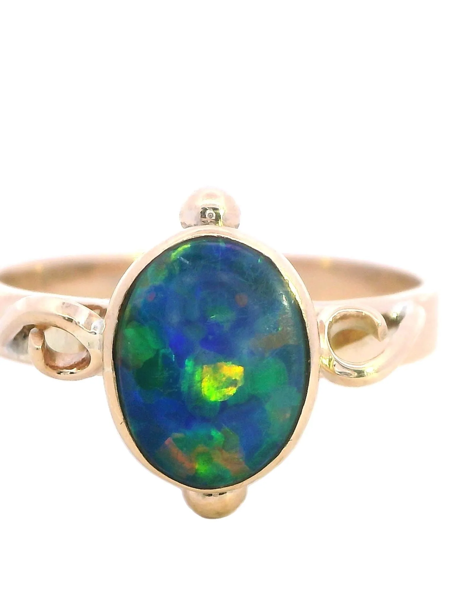 Mesmerizing Yellow Gold Opal Ring with Enchanting Play of Colours