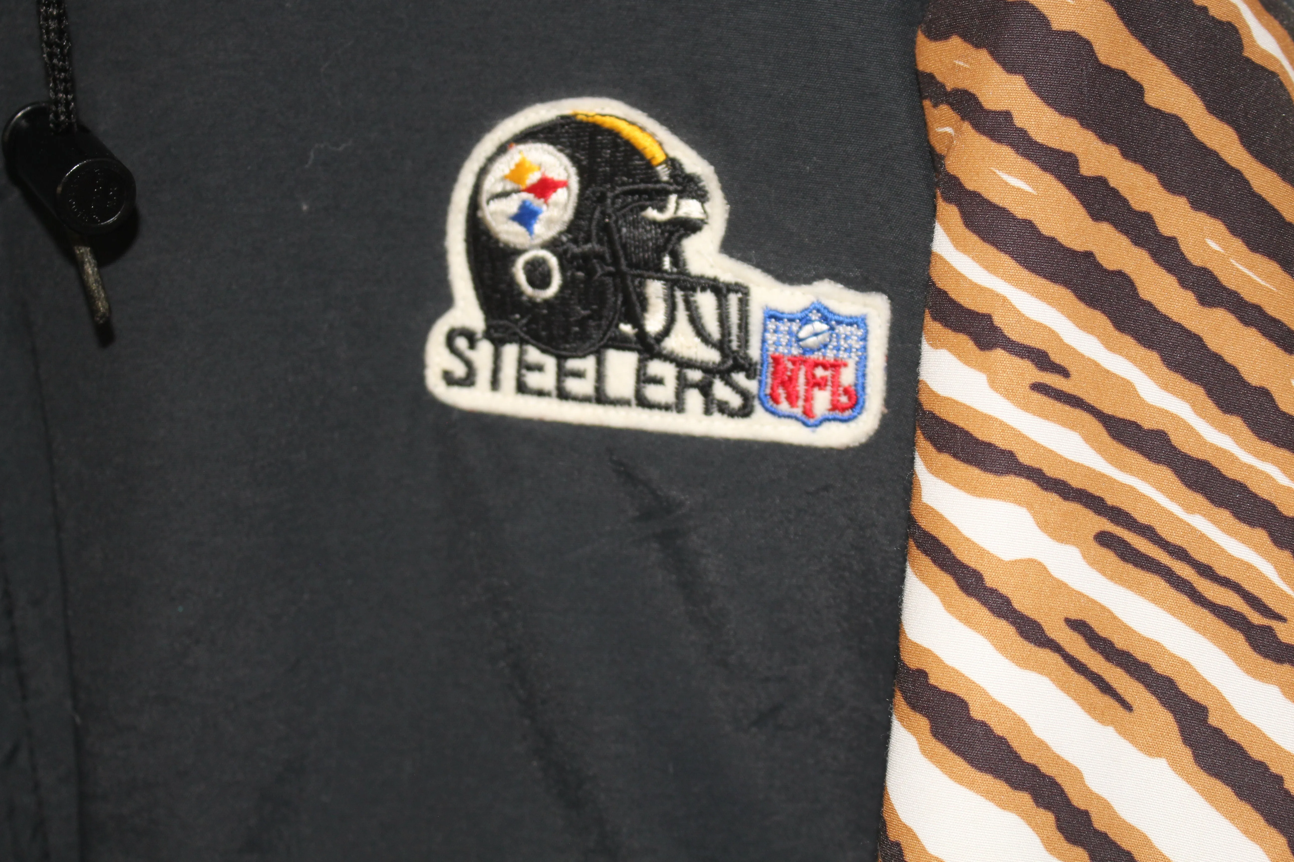 Pittsburgh Steelers Zubaz Puffer (XL)