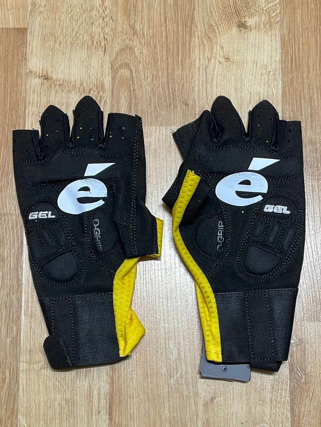 Team Jumbo Visma AGU Premium Aero Gloves Yellow