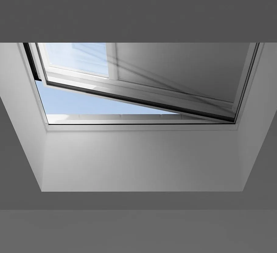 VELUX CVU 090060 S06Q SOLAR Powered Flat Glass Rooflight Package 90 x 60 cm (Including CVU Triple Glazed Base & ISU Flat Glass Top Cover)